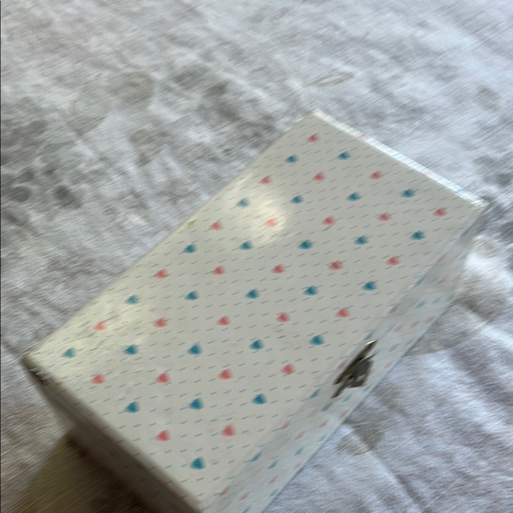 Heart Pattern Jewelry Box - Picture 3 of 10